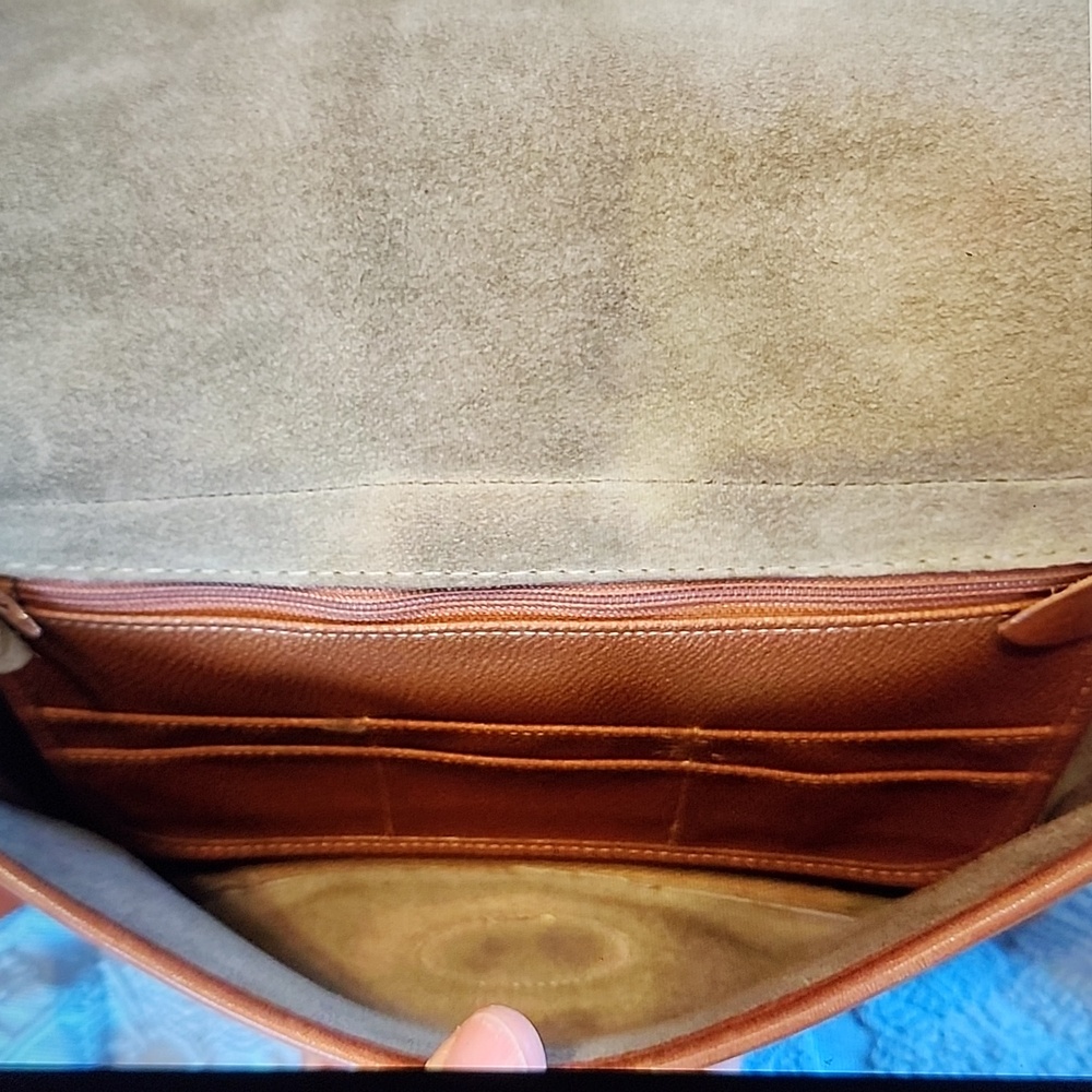 Elegant Brown Leather Dooney And Bourke Shoulder Bag - Picture 3 of 5